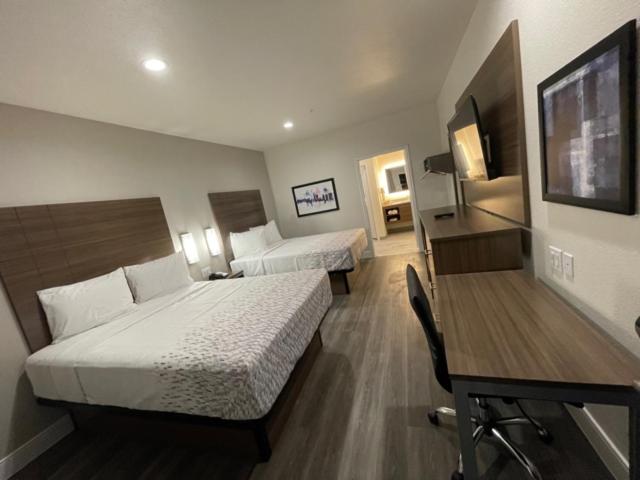 Standard Queen Room interior